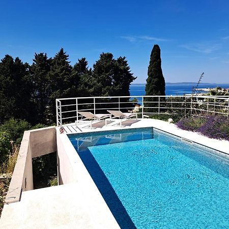 Apartment With Private Pool Split Exterior photo